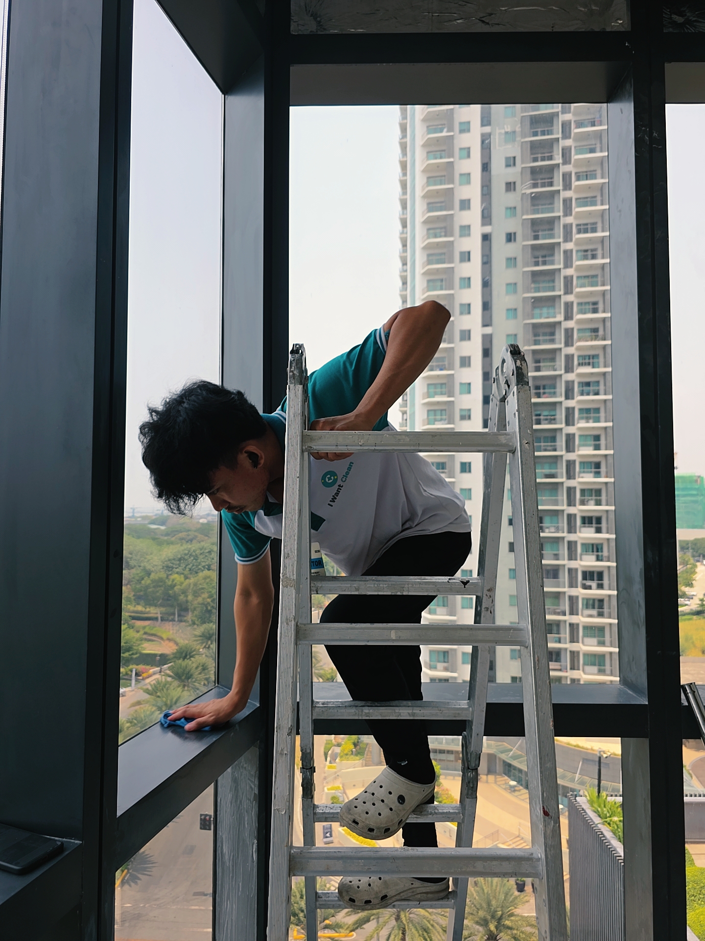 Detailed glass cleaning