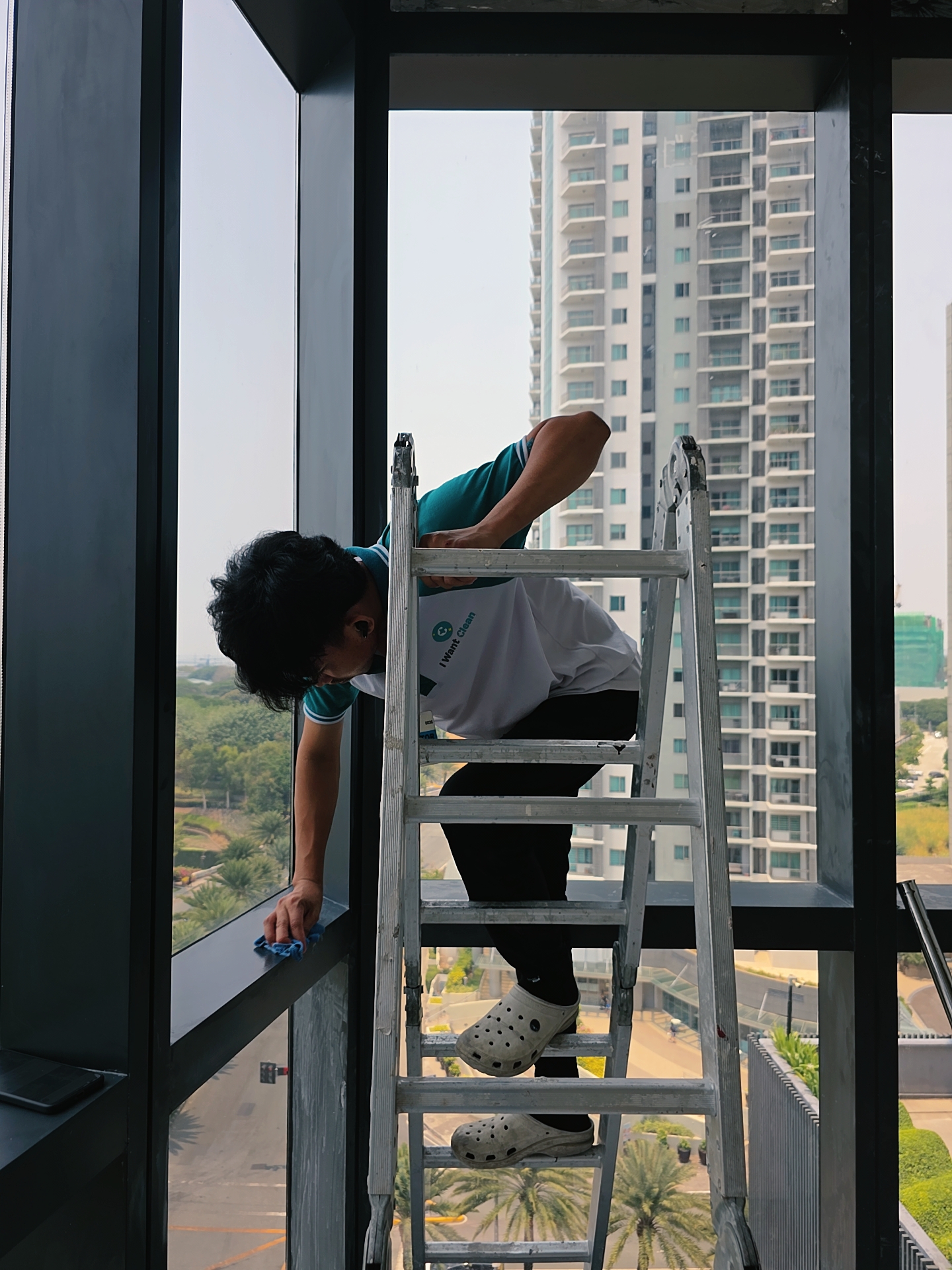 An I Want Clean technician cleaning interior glass with method