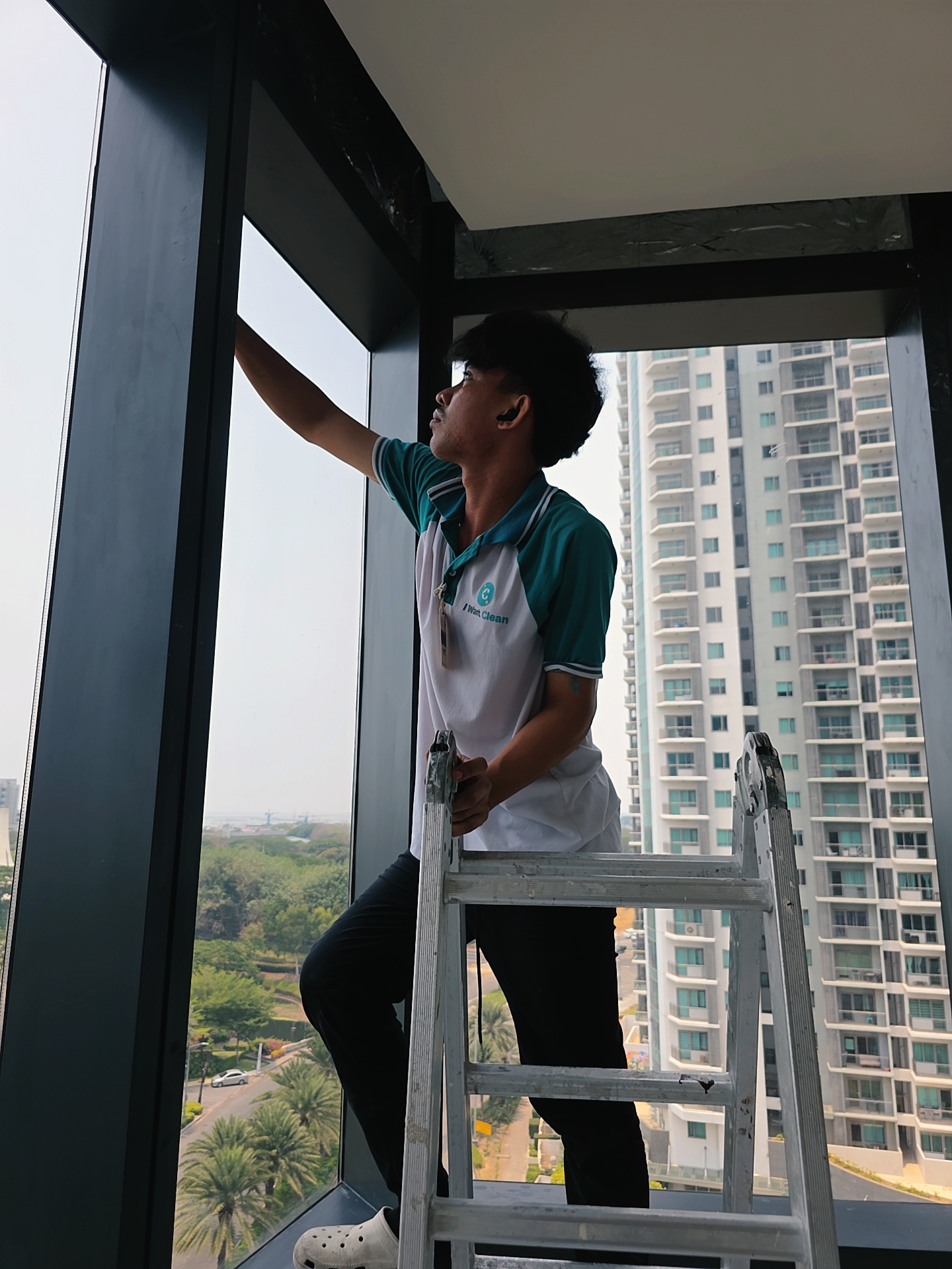 An I Want Clean technician at work on a high-rise